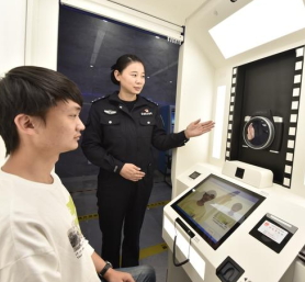 全国首台 | 公安综合服务自助机上线 身份证、交管、出入境业务一机通办